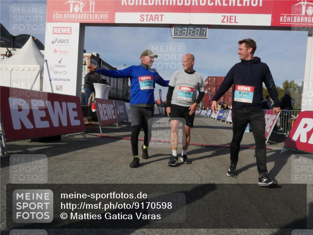 03.10.2025 - Köhlbrandbrückenlauf Matties Gatica Varas http://msf.ph/oto/9170598 03.10.2025 10:30:09 Ziel 1589, 2863, 2864, 2865 meine-sportfotos.de
