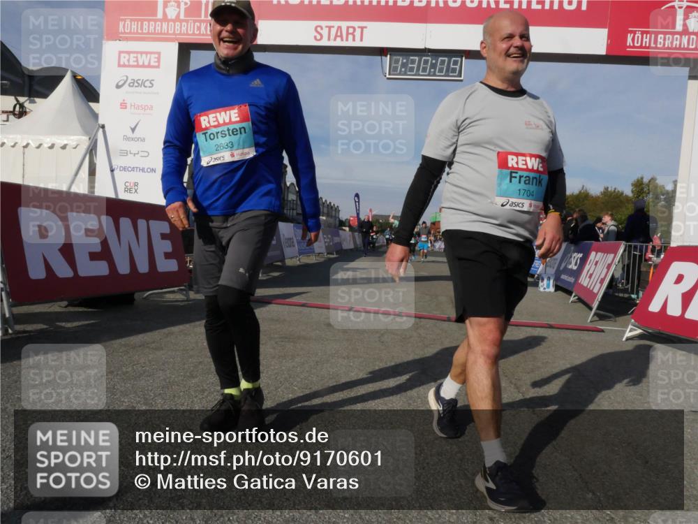 03.10.2025 - Köhlbrandbrückenlauf Matties Gatica Varas http://msf.ph/oto/9170601 03.10.2025 10:30:11 Ziel 1589, 2067, 2280, 2863, 2864, 2865, 3607 meine-sportfotos.de