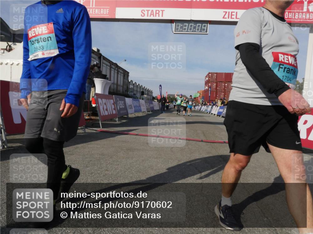 03.10.2025 - Köhlbrandbrückenlauf Matties Gatica Varas http://msf.ph/oto/9170602 03.10.2025 10:30:11 Ziel 1589, 2067, 2280, 2863, 2864, 2865, 3607 meine-sportfotos.de