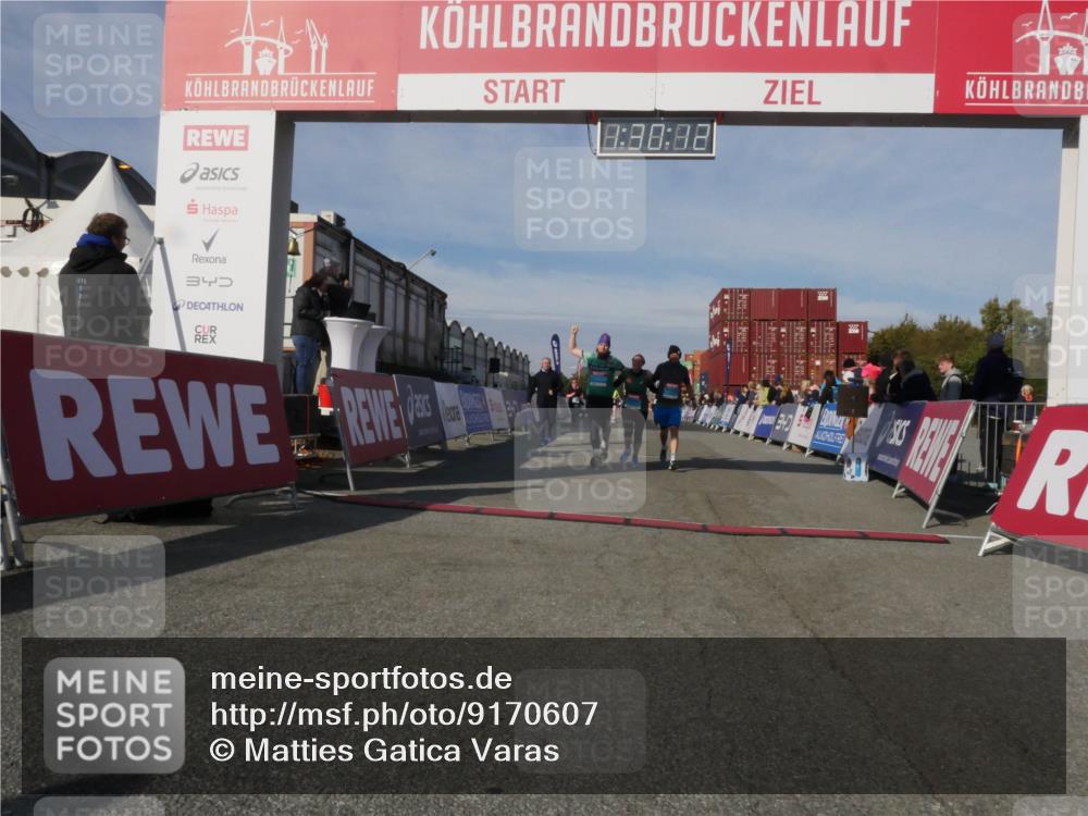 03.10.2025 - Köhlbrandbrückenlauf Matties Gatica Varas http://msf.ph/oto/9170607 03.10.2025 10:30:13 Ziel 1589, 2067, 2092, 2112, 2280, 2325, 2326, 2863, 2864, 2865, 3607 meine-sportfotos.de