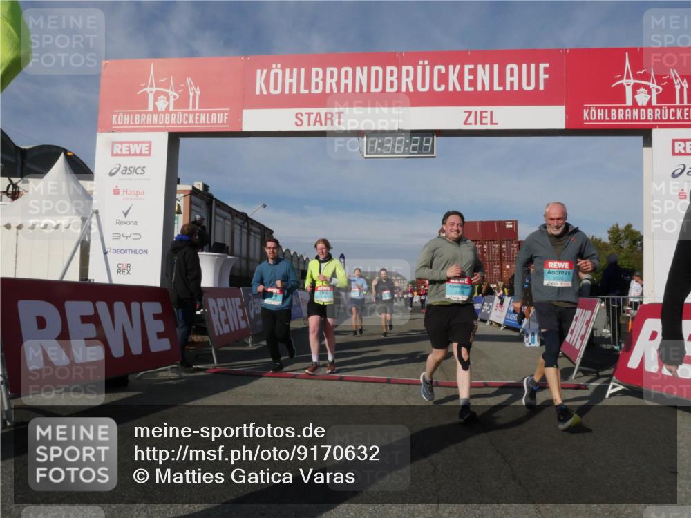 03.10.2025 - Köhlbrandbrückenlauf Matties Gatica Varas http://msf.ph/oto/9170632 03.10.2025 10:30:25 Ziel 1358, 2092, 2112, 2267, 2726, 2727, 2763, 3657, 3784, 3819 meine-sportfotos.de