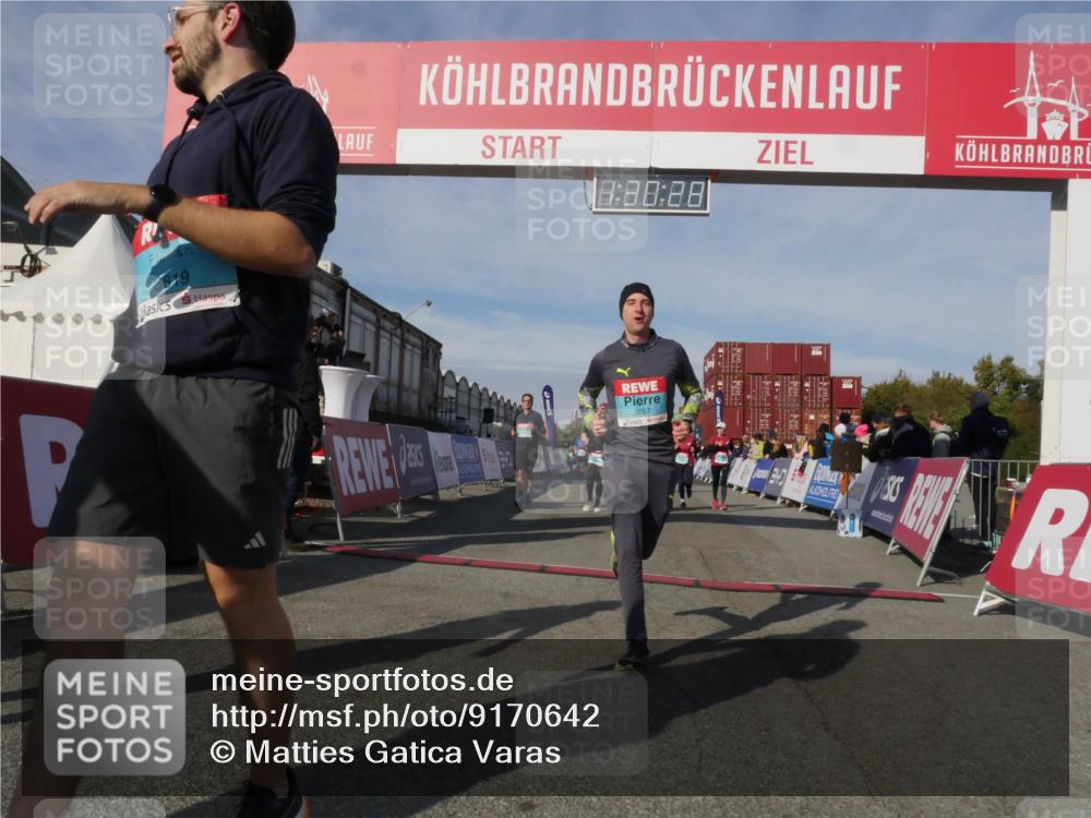 03.10.2025 - Köhlbrandbrückenlauf Matties Gatica Varas http://msf.ph/oto/9170642 03.10.2025 10:30:30 Ziel 1358, 2267, 2386, 2497, 2498, 2726, 2727, 3784 meine-sportfotos.de