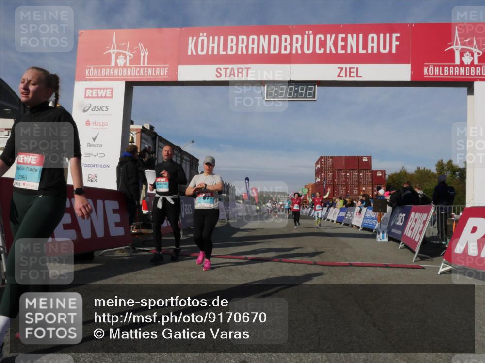 03.10.2025 - Köhlbrandbrückenlauf Matties Gatica Varas http://msf.ph/oto/9170670 03.10.2025 10:30:44 Ziel 2037, 2063, 2441, 2533, 2554, 3129 meine-sportfotos.de