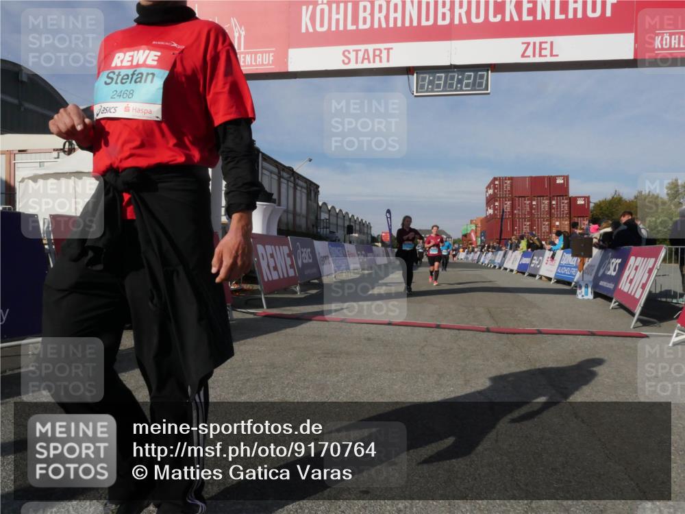 03.10.2025 - Köhlbrandbrückenlauf Matties Gatica Varas http://msf.ph/oto/9170764 03.10.2025 10:31:29 Ziel 1970, 2205, 2443, 3072, 3663 meine-sportfotos.de