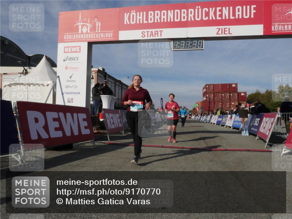 03.10.2025 - Köhlbrandbrückenlauf Matties Gatica Varas http://msf.ph/oto/9170770 03.10.2025 10:31:32 Ziel 1969, 1970, 2443, 3072, 3663 meine-sportfotos.de