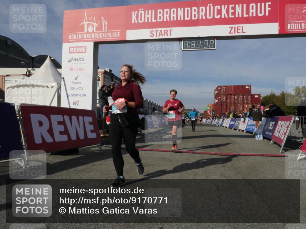 03.10.2025 - Köhlbrandbrückenlauf Matties Gatica Varas http://msf.ph/oto/9170771 03.10.2025 10:31:32 Ziel 1969, 1970, 2443, 3072, 3663 meine-sportfotos.de