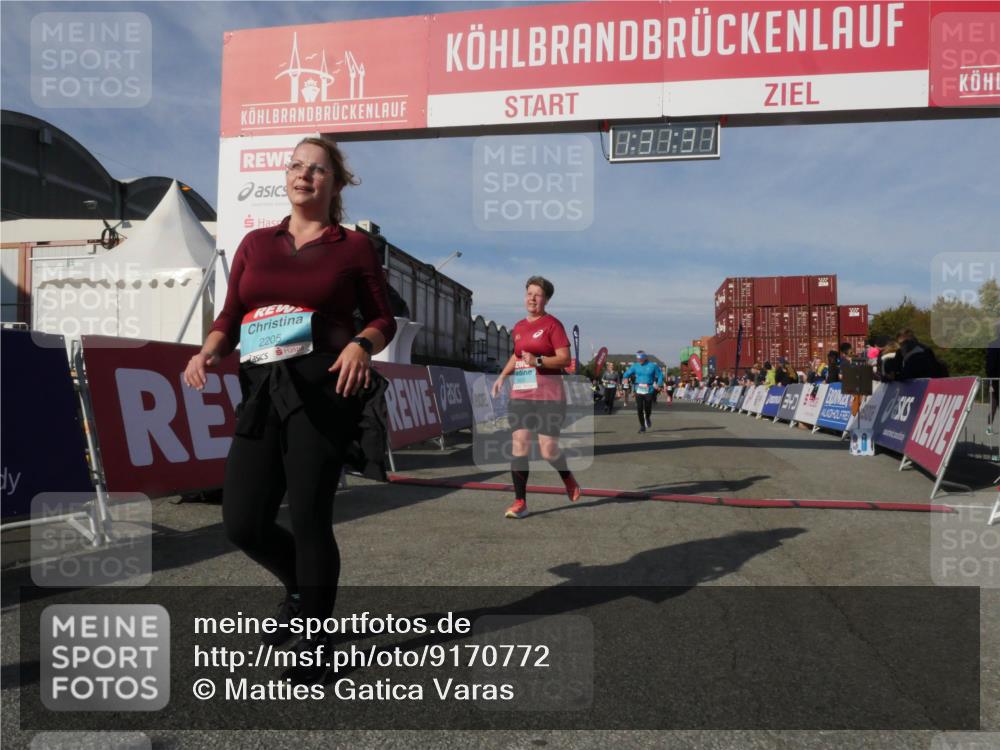 03.10.2025 - Köhlbrandbrückenlauf Matties Gatica Varas http://msf.ph/oto/9170772 03.10.2025 10:31:33 Ziel 1969, 1970, 2443, 3072, 3383, 3384 meine-sportfotos.de