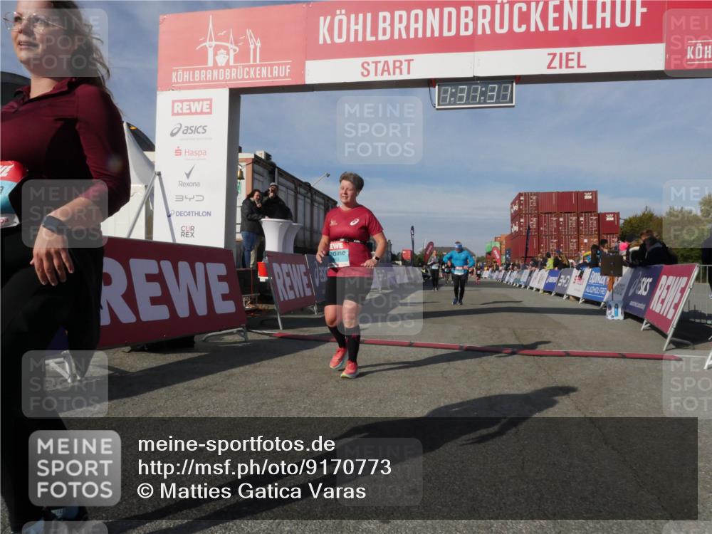 03.10.2025 - Köhlbrandbrückenlauf Matties Gatica Varas http://msf.ph/oto/9170773 03.10.2025 10:31:33 Ziel 1969, 1970, 2443, 3072, 3383, 3384 meine-sportfotos.de