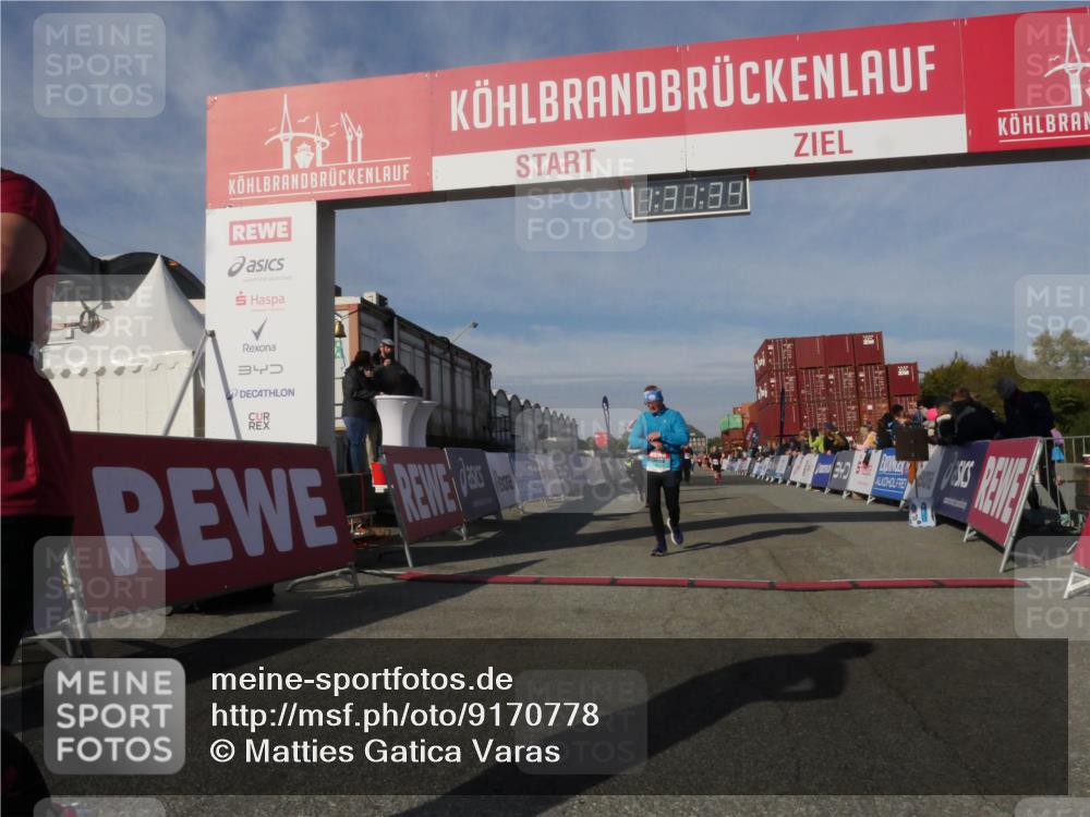 03.10.2025 - Köhlbrandbrückenlauf Matties Gatica Varas http://msf.ph/oto/9170778 03.10.2025 10:31:35 Ziel 1969, 1970, 2443, 2504, 3072, 3383, 3384 meine-sportfotos.de