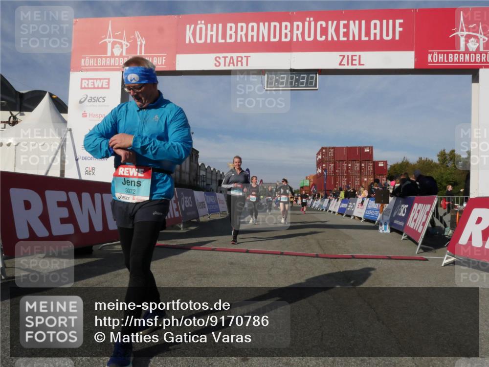 03.10.2025 - Köhlbrandbrückenlauf Matties Gatica Varas http://msf.ph/oto/9170786 03.10.2025 10:31:39 Ziel 1969, 1970, 2385, 2443, 2462, 2463, 2504, 3383, 3384 meine-sportfotos.de
