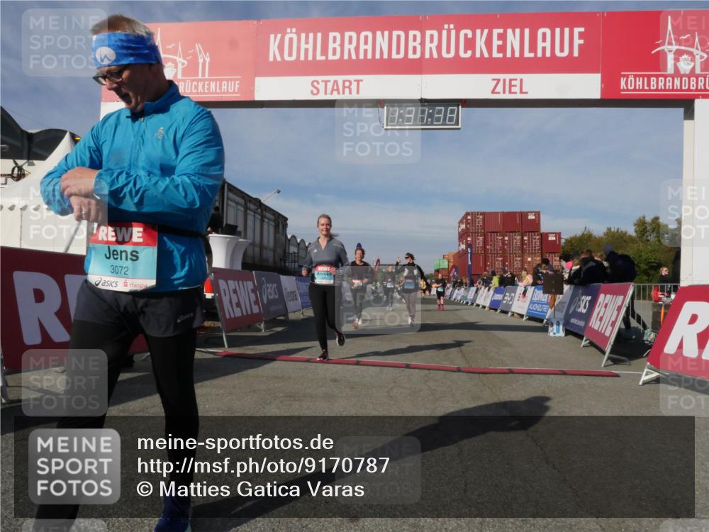 03.10.2025 - Köhlbrandbrückenlauf Matties Gatica Varas http://msf.ph/oto/9170787 03.10.2025 10:31:40 Ziel 1969, 1970, 2385, 2462, 2463, 2504, 3383, 3384 meine-sportfotos.de