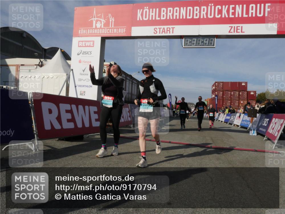 03.10.2025 - Köhlbrandbrückenlauf Matties Gatica Varas http://msf.ph/oto/9170794 03.10.2025 10:31:43 Ziel 2385, 2462, 2463, 2504, 2518, 2595, 2596, 2973, 2976, 3383, 3384 meine-sportfotos.de