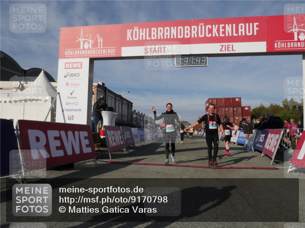 03.10.2025 - Köhlbrandbrückenlauf Matties Gatica Varas http://msf.ph/oto/9170798 03.10.2025 10:31:45 Ziel 1927, 2385, 2462, 2463, 2504, 2518, 2595, 2596, 2973, 2976, 3383, 3384 meine-sportfotos.de