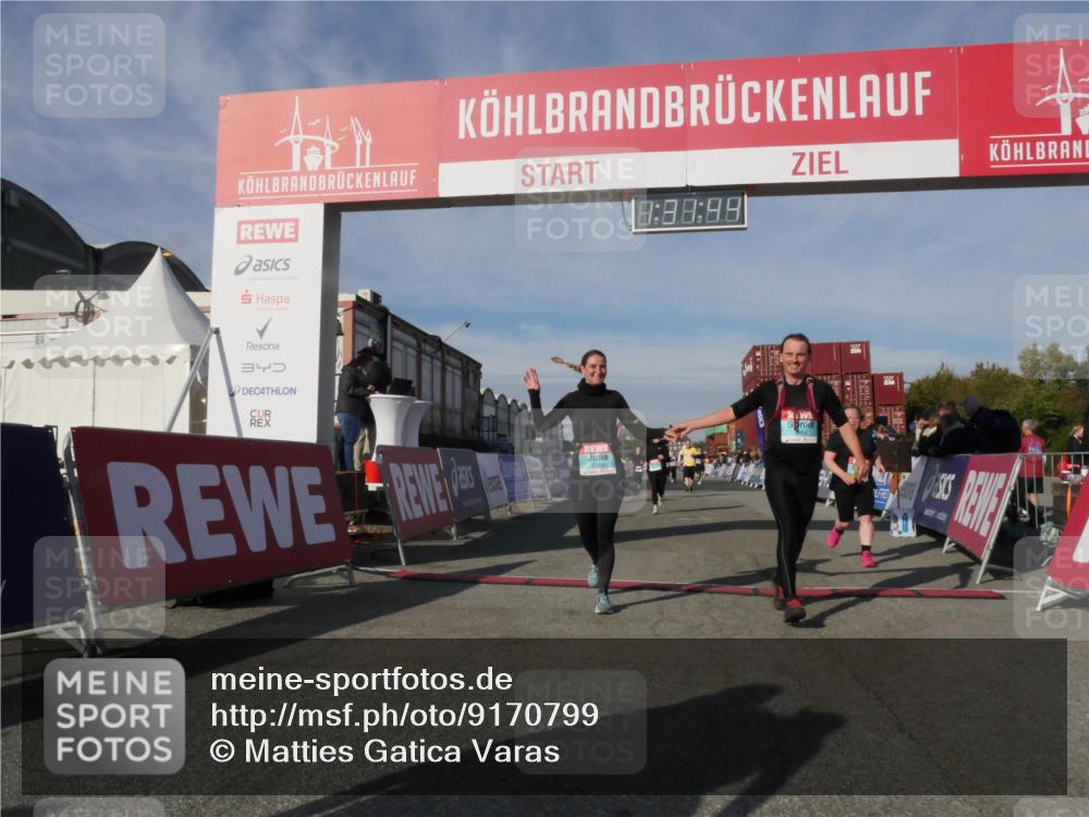 03.10.2025 - Köhlbrandbrückenlauf Matties Gatica Varas http://msf.ph/oto/9170799 03.10.2025 10:31:45 Ziel 1927, 2385, 2462, 2463, 2504, 2518, 2595, 2596, 2973, 2976, 3383, 3384 meine-sportfotos.de