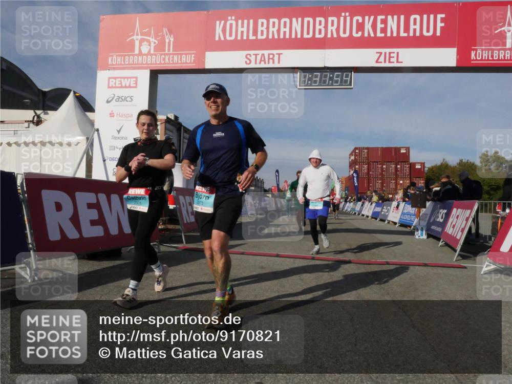 03.10.2025 - Köhlbrandbrückenlauf Matties Gatica Varas http://msf.ph/oto/9170821 03.10.2025 10:31:56 Ziel 1700, 1927, 2058, 2265, 2272, 2332, 2379, 2398, 2491, 2634, 2830, 2966, 2967 meine-sportfotos.de