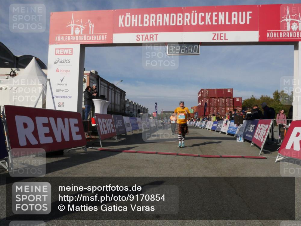 03.10.2025 - Köhlbrandbrückenlauf Matties Gatica Varas http://msf.ph/oto/9170854 03.10.2025 10:32:12 Ziel 1867, 2412, 2419, 3122 meine-sportfotos.de