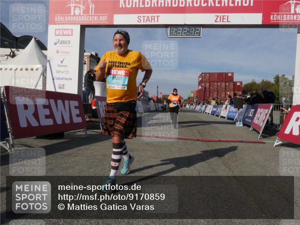 03.10.2025 - Köhlbrandbrückenlauf Matties Gatica Varas http://msf.ph/oto/9170859 03.10.2025 10:32:14 Ziel 1769, 1867, 2024, 2412, 2419 meine-sportfotos.de