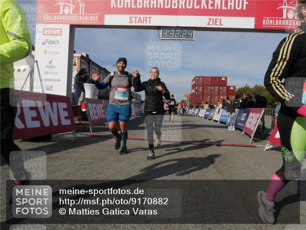03.10.2025 - Köhlbrandbrückenlauf Matties Gatica Varas http://msf.ph/oto/9170882 03.10.2025 10:32:26 Ziel 1923, 2116, 2159, 2184, 2338, 2433, 2436, 2470, 2568, 2569, 3033, 3328, 3329, 3780 meine-sportfotos.de