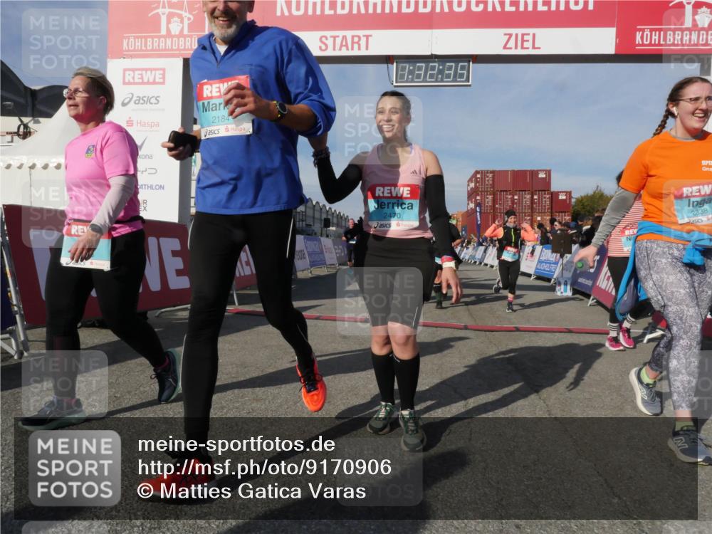 03.10.2025 - Köhlbrandbrückenlauf Matties Gatica Varas http://msf.ph/oto/9170906 03.10.2025 10:32:37 Ziel 1749, 1908, 1923, 2041, 2085, 2116, 2212, 2316, 2365, 2436, 2599, 3045, 3076, 3077, 3737 meine-sportfotos.de