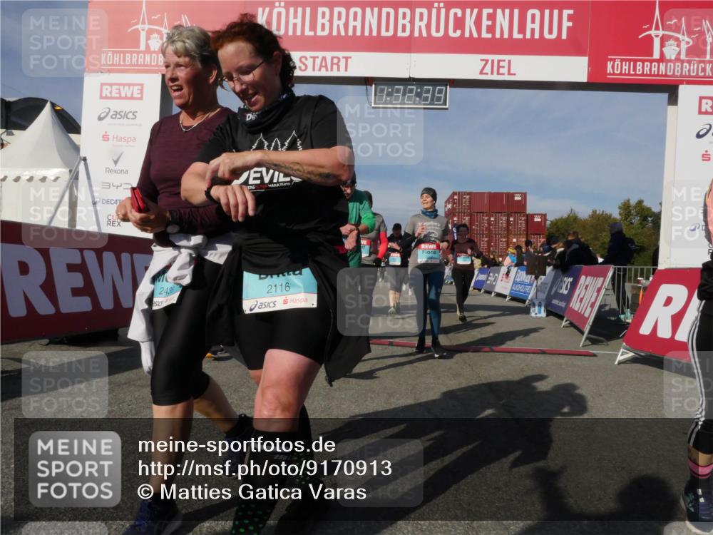 03.10.2025 - Köhlbrandbrückenlauf Matties Gatica Varas http://msf.ph/oto/9170913 03.10.2025 10:32:40 Ziel 1749, 1908, 2041, 2085, 2212, 2316, 2365, 2599, 3076, 3077, 3737 meine-sportfotos.de