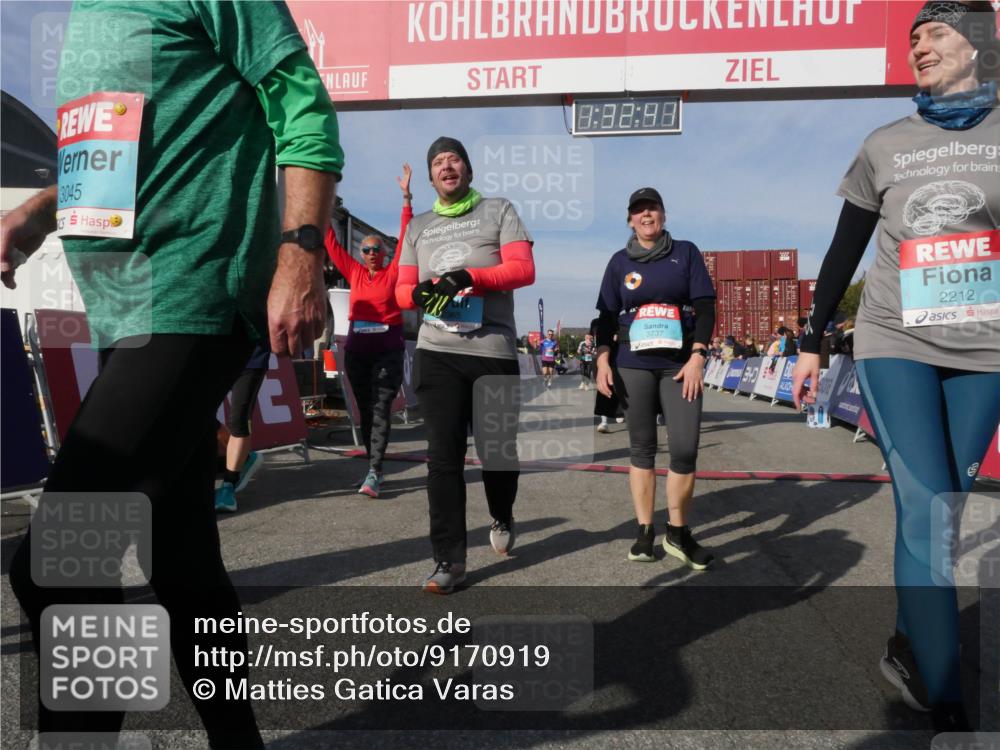 03.10.2025 - Köhlbrandbrückenlauf Matties Gatica Varas http://msf.ph/oto/9170919 03.10.2025 10:32:43 Ziel 1749, 2041, 3076, 3077 meine-sportfotos.de