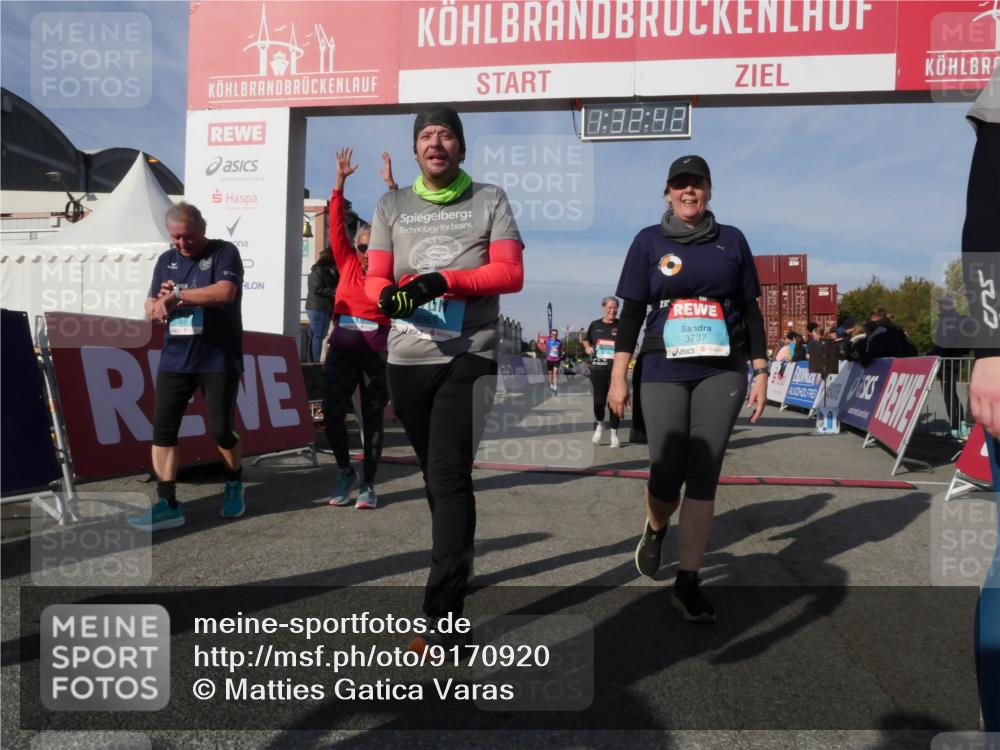 03.10.2025 - Köhlbrandbrückenlauf Matties Gatica Varas http://msf.ph/oto/9170920 03.10.2025 10:32:44 Ziel 1749, 2041, 3076, 3077 meine-sportfotos.de