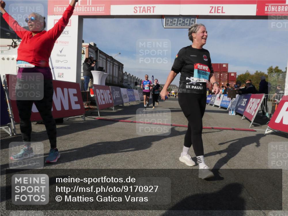 03.10.2025 - Köhlbrandbrückenlauf Matties Gatica Varas http://msf.ph/oto/9170927 03.10.2025 10:32:47 Ziel 3076, 3077 meine-sportfotos.de