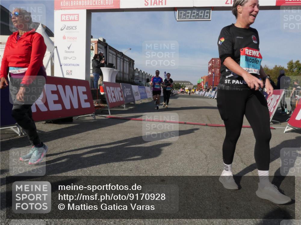 03.10.2025 - Köhlbrandbrückenlauf Matties Gatica Varas http://msf.ph/oto/9170928 03.10.2025 10:32:48 Ziel 3076, 3077 meine-sportfotos.de