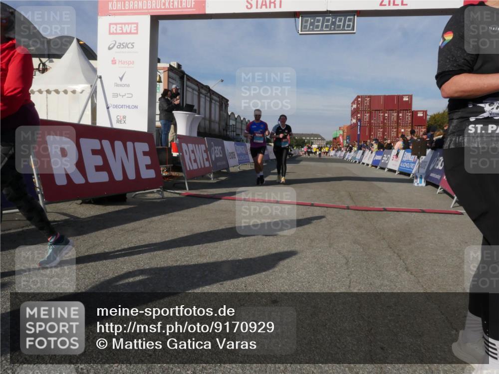 03.10.2025 - Köhlbrandbrückenlauf Matties Gatica Varas http://msf.ph/oto/9170929 03.10.2025 10:32:48 Ziel 3076, 3077 meine-sportfotos.de