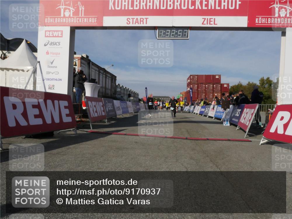 03.10.2025 - Köhlbrandbrückenlauf Matties Gatica Varas http://msf.ph/oto/9170937 03.10.2025 10:32:59 Ziel 1625, 2149, 2297, 2299, 2871, 2872, 2874, 2875, 2894, 2895 meine-sportfotos.de