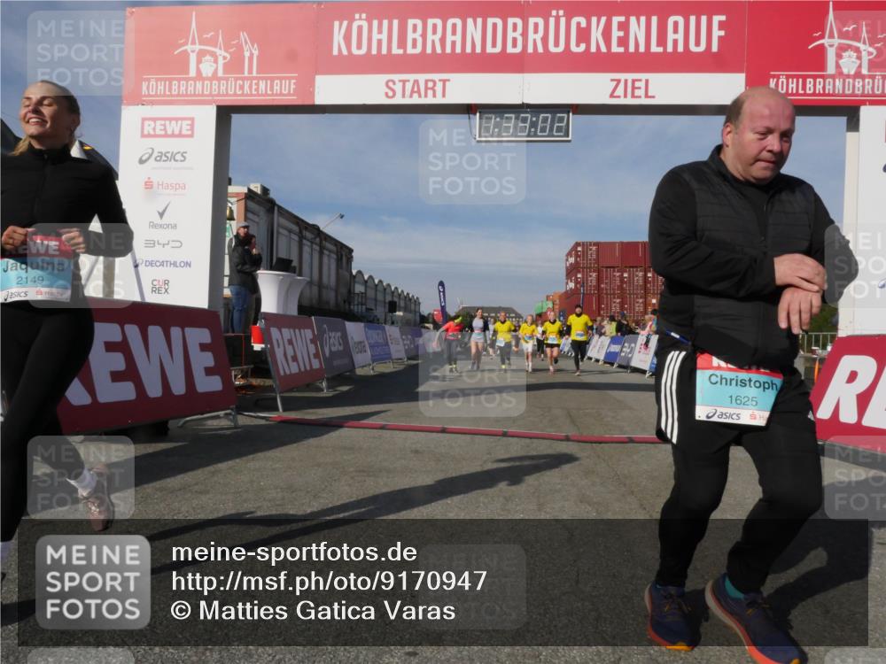 03.10.2025 - Köhlbrandbrückenlauf Matties Gatica Varas http://msf.ph/oto/9170947 03.10.2025 10:33:03 Ziel 2297, 2299, 2550, 2553, 2646, 2871, 2872, 2874, 2875, 2894, 2895 meine-sportfotos.de