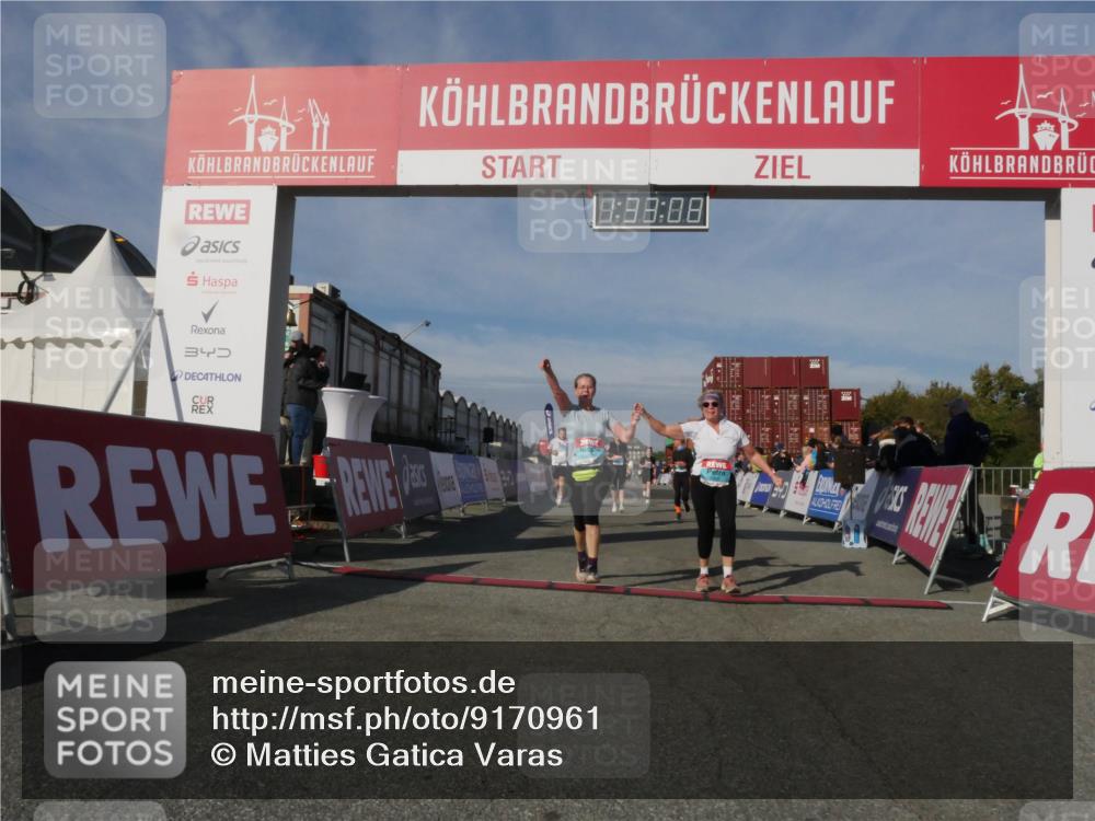 03.10.2025 - Köhlbrandbrückenlauf Matties Gatica Varas http://msf.ph/oto/9170961 03.10.2025 10:33:10 Ziel 1851, 2359, 2550, 2553, 2576, 2619, 2631, 2646, 2894, 2895 meine-sportfotos.de