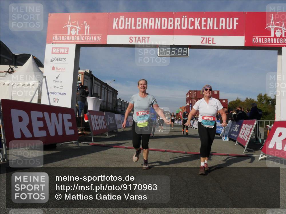 03.10.2025 - Köhlbrandbrückenlauf Matties Gatica Varas http://msf.ph/oto/9170963 03.10.2025 10:33:11 Ziel 1851, 2359, 2550, 2553, 2576, 2619, 2631, 2646 meine-sportfotos.de