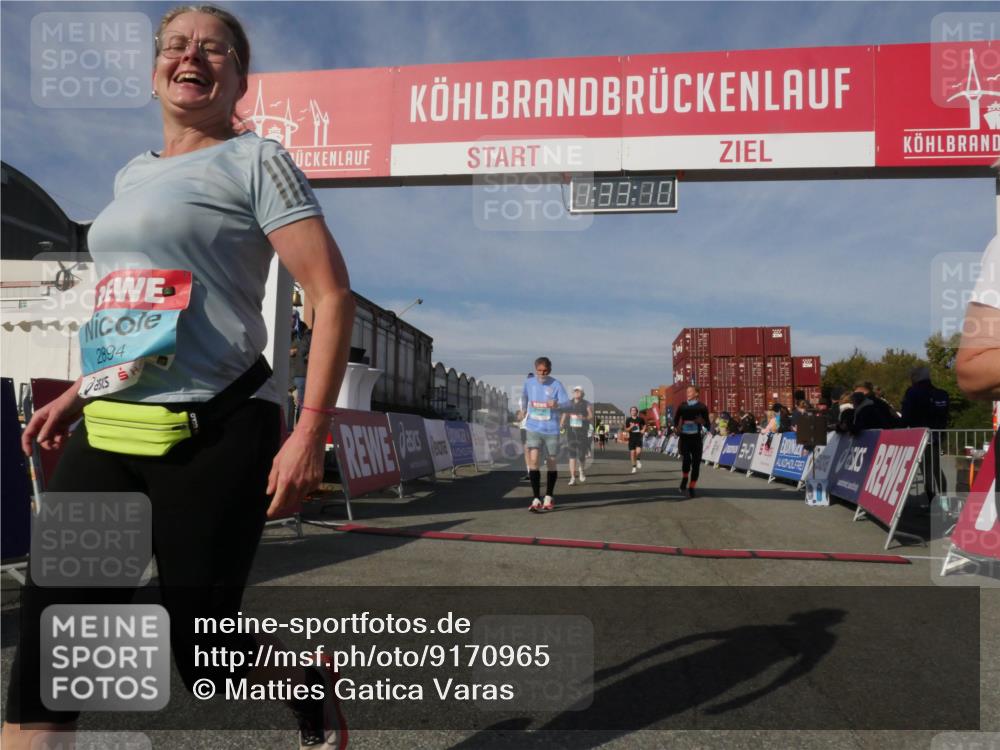 03.10.2025 - Köhlbrandbrückenlauf Matties Gatica Varas http://msf.ph/oto/9170965 03.10.2025 10:33:12 Ziel 1851, 2359, 2550, 2553, 2576, 2619, 2631, 2646 meine-sportfotos.de