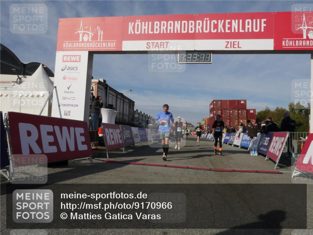 03.10.2025 - Köhlbrandbrückenlauf Matties Gatica Varas http://msf.ph/oto/9170966 03.10.2025 10:33:12 Ziel 1851, 2359, 2550, 2553, 2576, 2619, 2631, 2646 meine-sportfotos.de