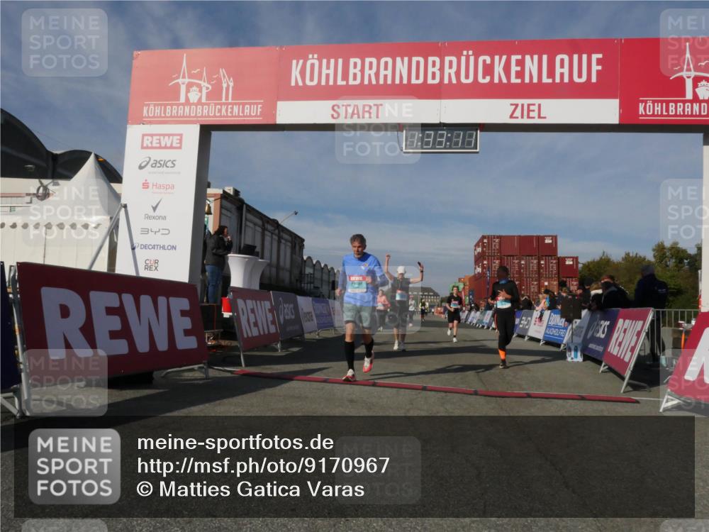 03.10.2025 - Köhlbrandbrückenlauf Matties Gatica Varas http://msf.ph/oto/9170967 03.10.2025 10:33:13 Ziel 1851, 2359, 2550, 2553, 2576, 2619, 2631, 2646, 3800 meine-sportfotos.de