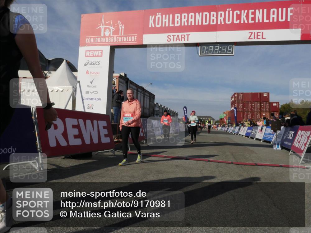 03.10.2025 - Köhlbrandbrückenlauf Matties Gatica Varas http://msf.ph/oto/9170981 03.10.2025 10:33:20 Ziel 2359, 2576, 3355, 3634, 3800 meine-sportfotos.de