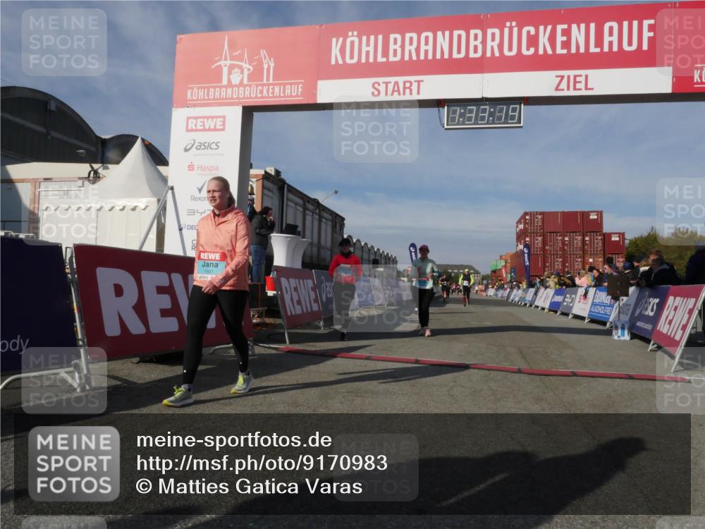 03.10.2025 - Köhlbrandbrückenlauf Matties Gatica Varas http://msf.ph/oto/9170983 03.10.2025 10:33:21 Ziel 2359, 2576, 3355, 3634, 3800 meine-sportfotos.de