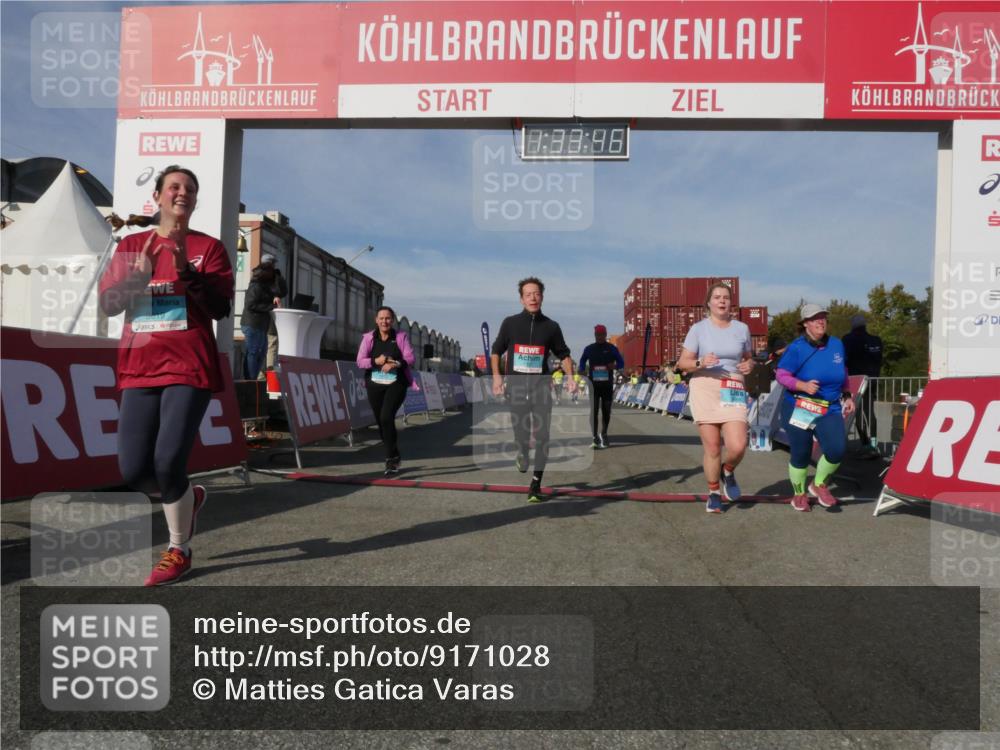 03.10.2025 - Köhlbrandbrückenlauf Matties Gatica Varas http://msf.ph/oto/9171028 03.10.2025 10:33:48 Ziel 1221, 1963, 2175, 2211, 2248, 2370, 2466, 2654, 2668, 2838, 3254, 3814 meine-sportfotos.de