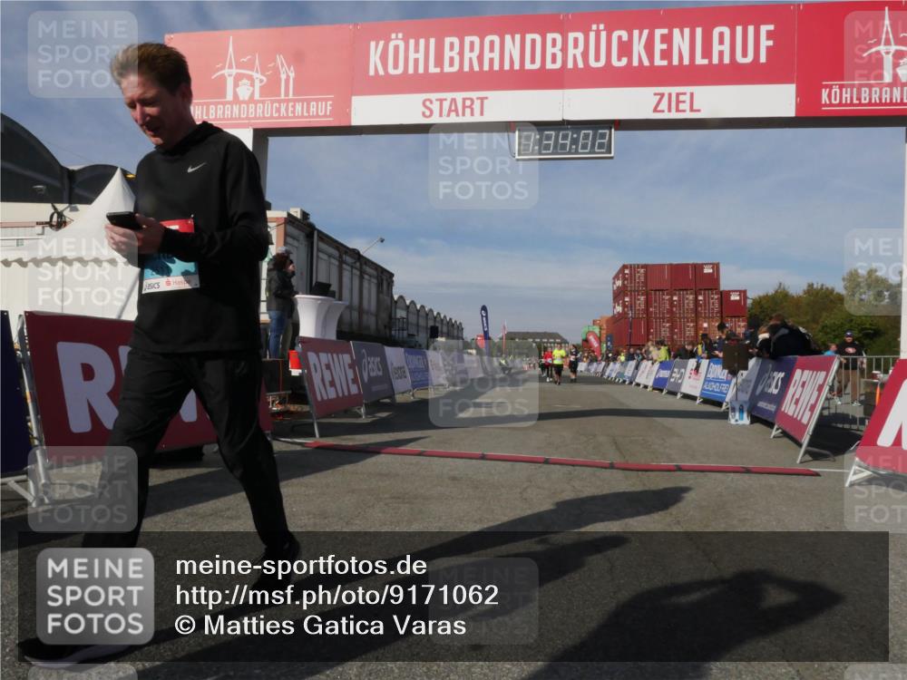 03.10.2025 - Köhlbrandbrückenlauf Matties Gatica Varas http://msf.ph/oto/9171062 03.10.2025 10:34:04 Ziel 1800, 3142, 3604 meine-sportfotos.de