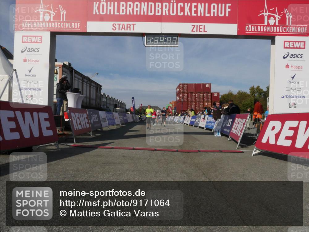 03.10.2025 - Köhlbrandbrückenlauf Matties Gatica Varas http://msf.ph/oto/9171064 03.10.2025 10:34:09 Ziel 1800, 1991, 2600, 2652, 3142, 3604 meine-sportfotos.de