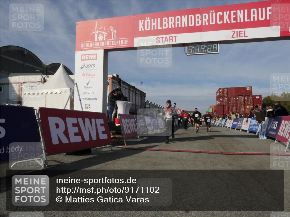 03.10.2025 - Köhlbrandbrückenlauf Matties Gatica Varas http://msf.ph/oto/9171102 03.10.2025 10:34:30 Ziel 1497, 1606, 2011, 2020, 2271, 2311, 2578, 3324, 3388 meine-sportfotos.de