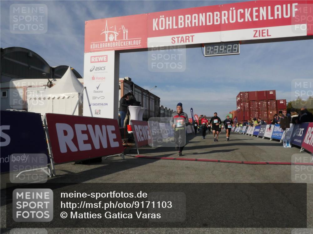 03.10.2025 - Köhlbrandbrückenlauf Matties Gatica Varas http://msf.ph/oto/9171103 03.10.2025 10:34:30 Ziel 1497, 1606, 2011, 2020, 2271, 2311, 2578, 3324, 3388 meine-sportfotos.de