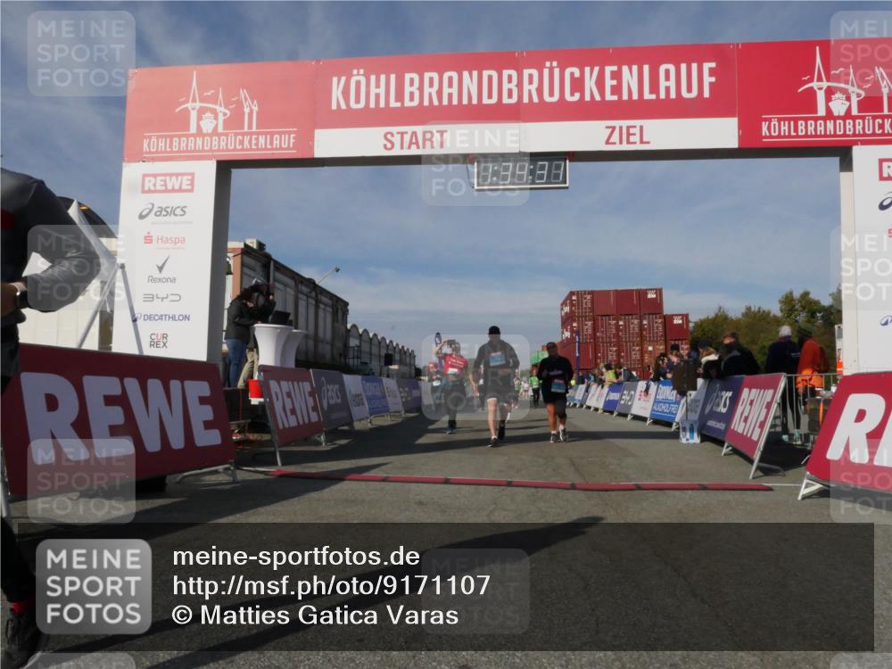 03.10.2025 - Köhlbrandbrückenlauf Matties Gatica Varas http://msf.ph/oto/9171107 03.10.2025 10:34:32 Ziel 1497, 1606, 2011, 2020, 2271, 2311, 2578, 3324 meine-sportfotos.de