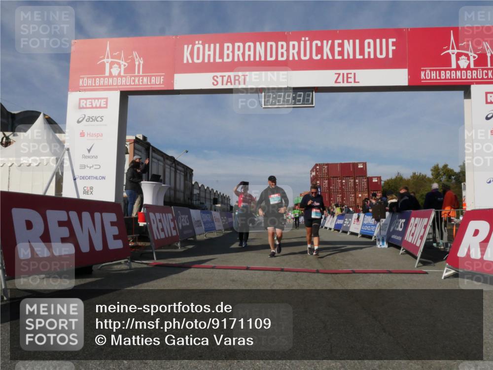 03.10.2025 - Köhlbrandbrückenlauf Matties Gatica Varas http://msf.ph/oto/9171109 03.10.2025 10:34:33 Ziel 1497, 1606, 2011, 2020, 2271, 2311, 2578, 3324 meine-sportfotos.de