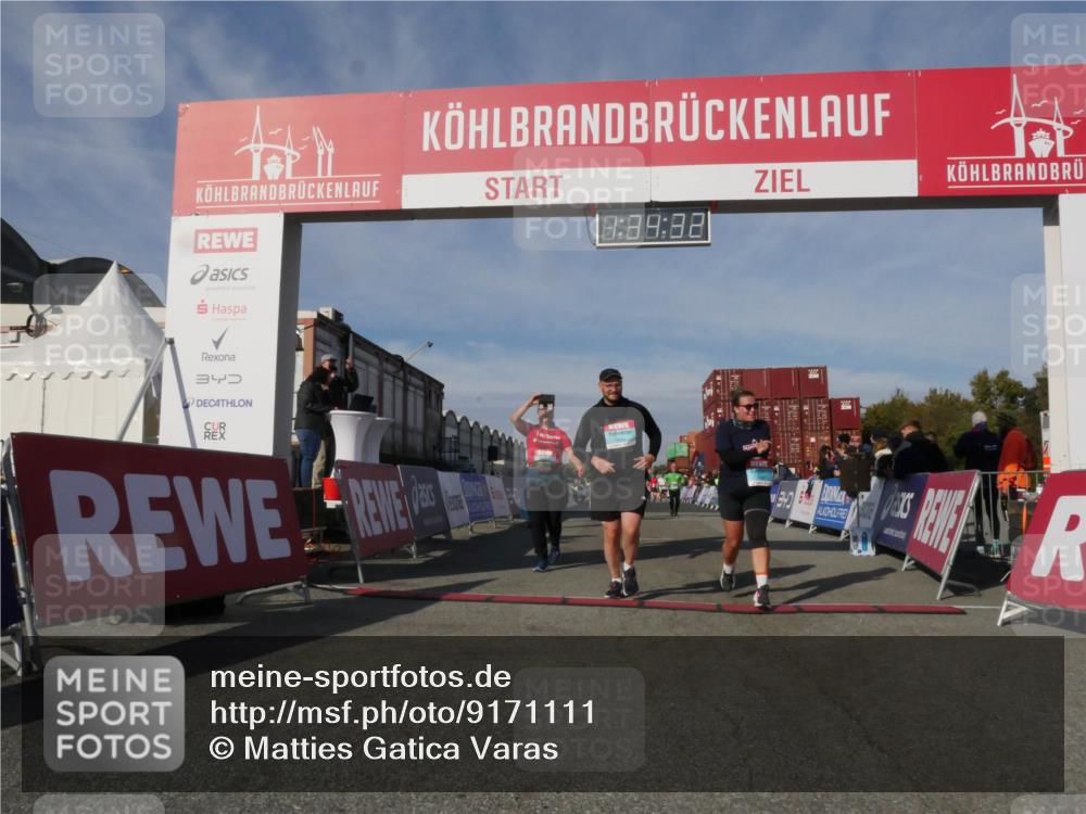 03.10.2025 - Köhlbrandbrückenlauf Matties Gatica Varas http://msf.ph/oto/9171111 03.10.2025 10:34:34 Ziel 1497, 1606, 2011, 2020, 2271, 2311, 2578, 3324 meine-sportfotos.de