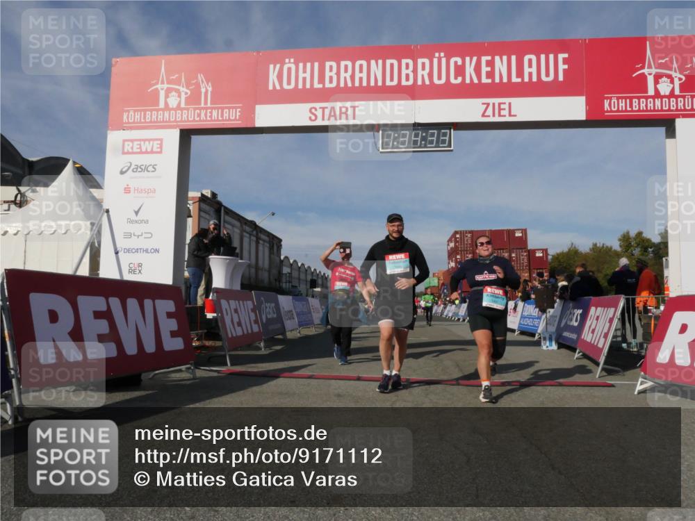 03.10.2025 - Köhlbrandbrückenlauf Matties Gatica Varas http://msf.ph/oto/9171112 03.10.2025 10:34:35 Ziel 2011, 2020, 2271, 2311, 2578, 3324 meine-sportfotos.de