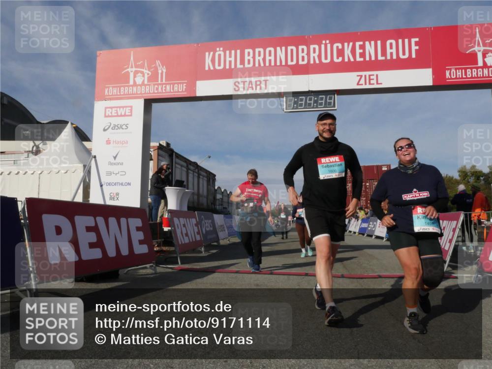 03.10.2025 - Köhlbrandbrückenlauf Matties Gatica Varas http://msf.ph/oto/9171114 03.10.2025 10:34:36 Ziel 2011, 2020, 2271, 2311, 3324, 3439, 3453 meine-sportfotos.de