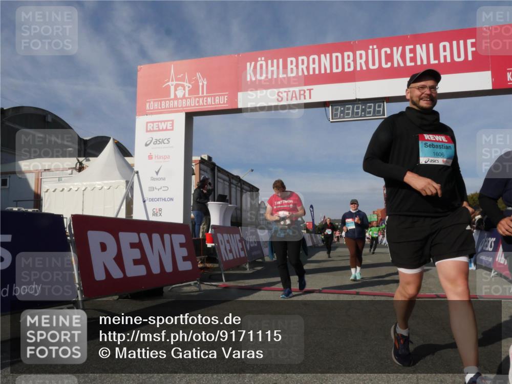 03.10.2025 - Köhlbrandbrückenlauf Matties Gatica Varas http://msf.ph/oto/9171115 03.10.2025 10:34:36 Ziel 2011, 2020, 2271, 2311, 3324, 3439, 3453 meine-sportfotos.de