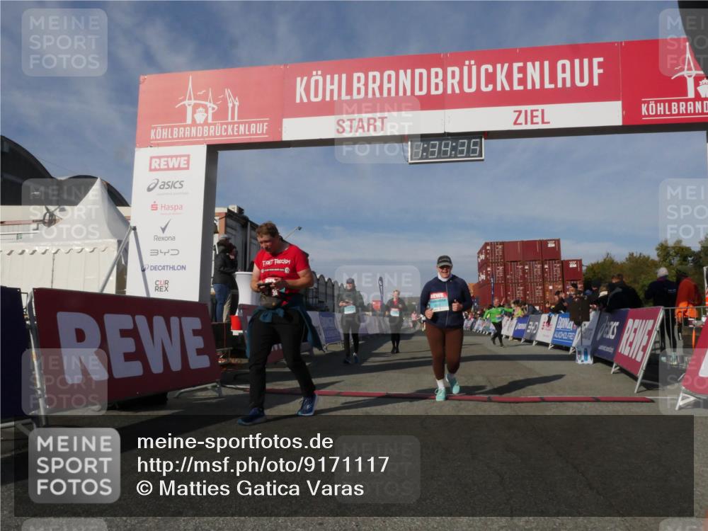 03.10.2025 - Köhlbrandbrückenlauf Matties Gatica Varas http://msf.ph/oto/9171117 03.10.2025 10:34:37 Ziel 2011, 2020, 2271, 2311, 3324, 3439, 3453 meine-sportfotos.de